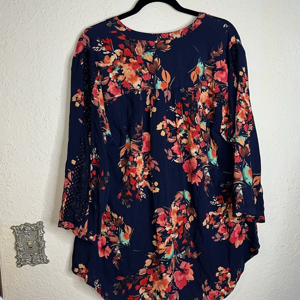 Torrid Navy Floral LS Challis Embroidered Blouse size 2X - Picture 6 of 6